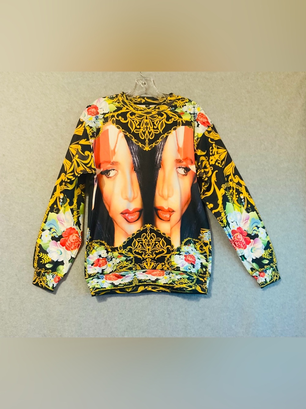 Aaliyah 1 in a million Floral Baroque Print  Sweatshirt - Black & Gold Sz XS